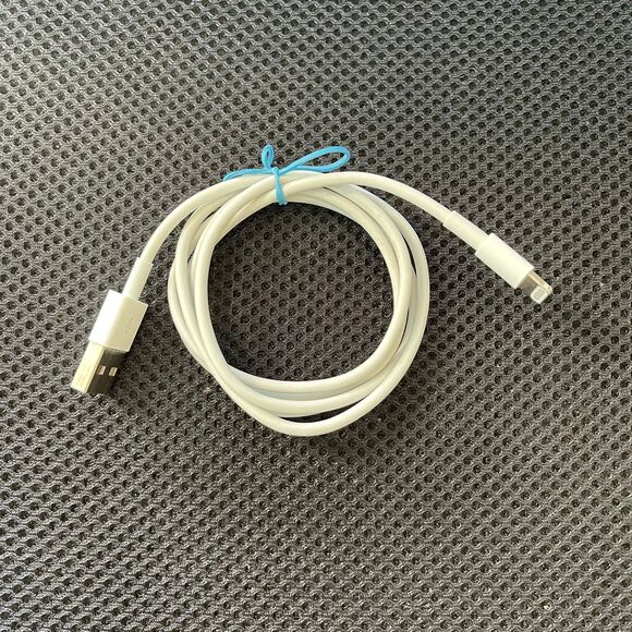 White USB-A to Lightning 41 inch Wire Data Sync Charging Cable - Picture 4 of 4